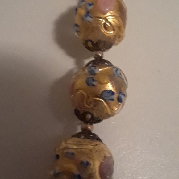 Vintage necklace in gold with blue and pink. - Picture 2 of 3